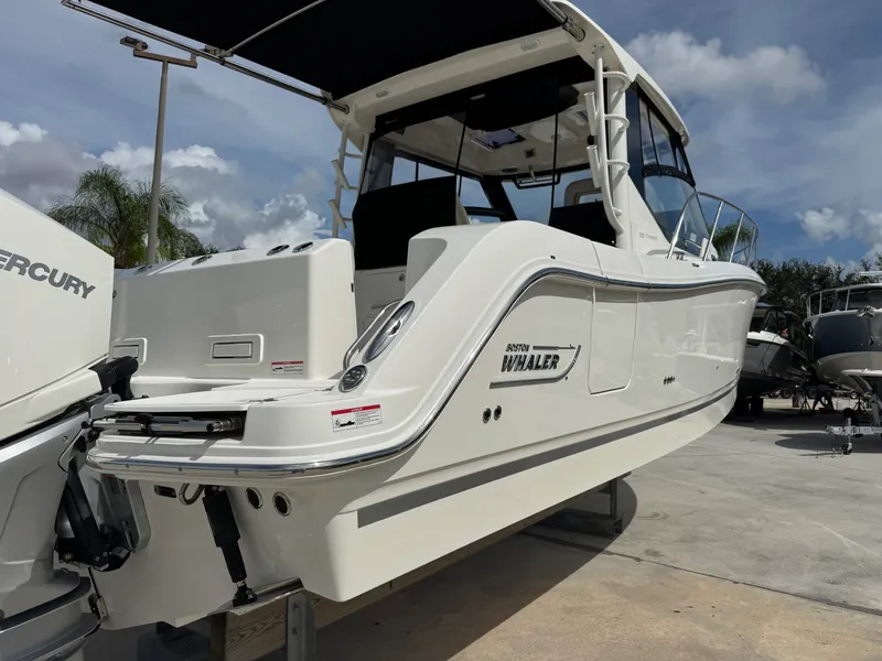 Slide: The Image of Boston Whaler 325 CONQUEST 2026 - 4