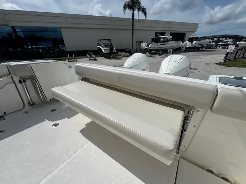 Slide: The Image of Boston Whaler 325 CONQUEST 2026 - 22