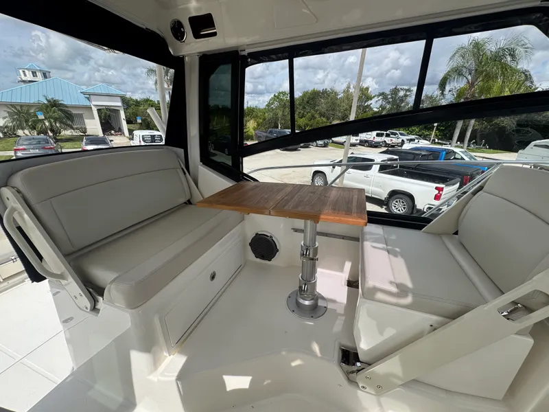 Slide: The Image of Boston Whaler 325 CONQUEST 2026 - 32
