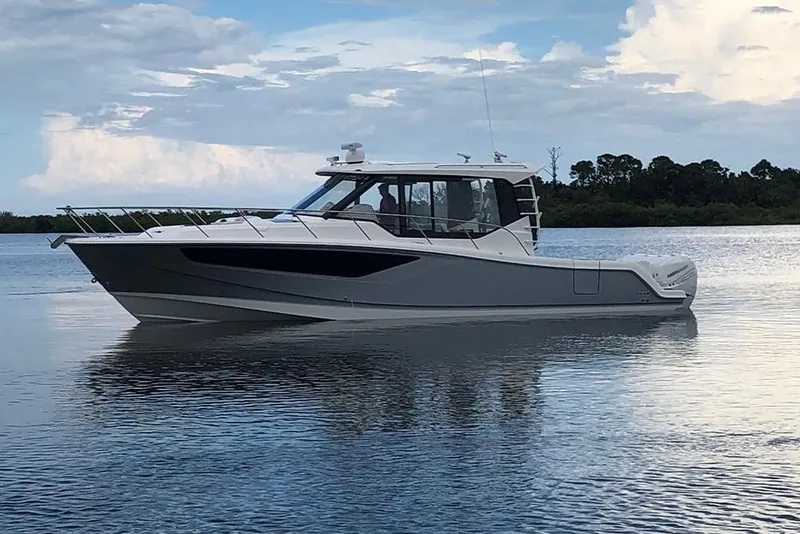 Slide: The Image of Boston Whaler 405 Conquest 2027 - 42