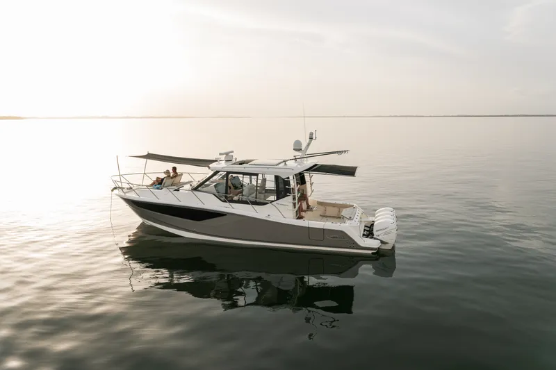 Slide: The Image of Boston Whaler 405 Conquest 2027 - 18