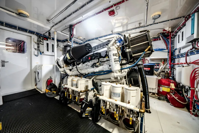 Slide: The Image of Hatteras Yachts Hatteras 80 2008 - 53