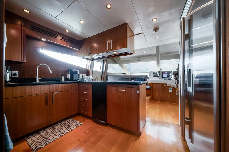 Slide: The Image of Hatteras Yachts Hatteras 80 2008 - 21