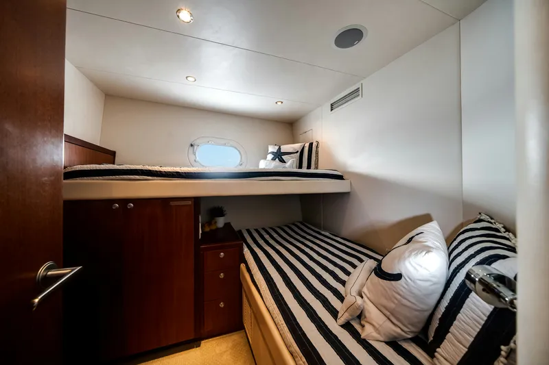 Slide: The Image of Hatteras Yachts Hatteras 80 2008 - 42