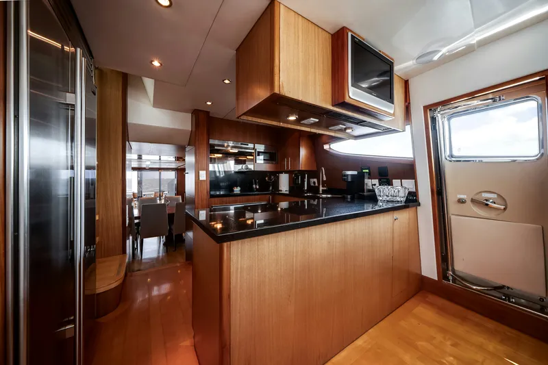 Slide: The Image of Hatteras Yachts Hatteras 80 2008 - 23