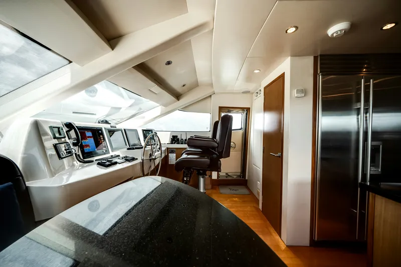Slide: The Image of Hatteras Yachts Hatteras 80 2008 - 27