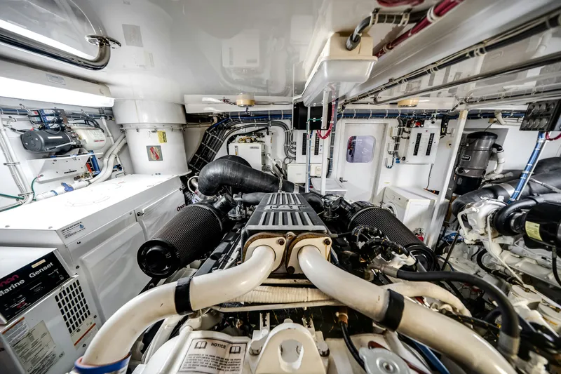 Slide: The Image of Hatteras Yachts Hatteras 80 2008 - 51