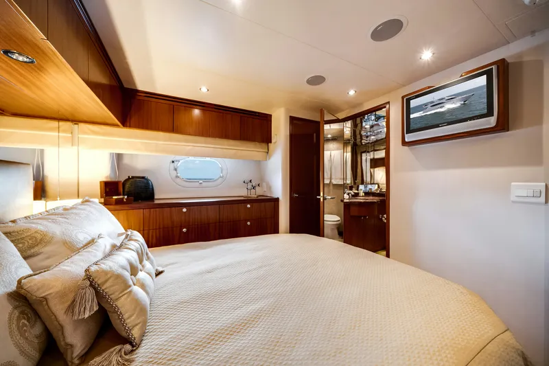 Slide: The Image of Hatteras Yachts Hatteras 80 2008 - 41