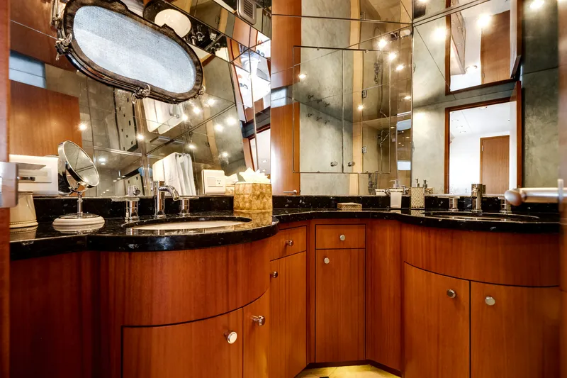Slide: The Image of Hatteras Yachts Hatteras 80 2008 - 36