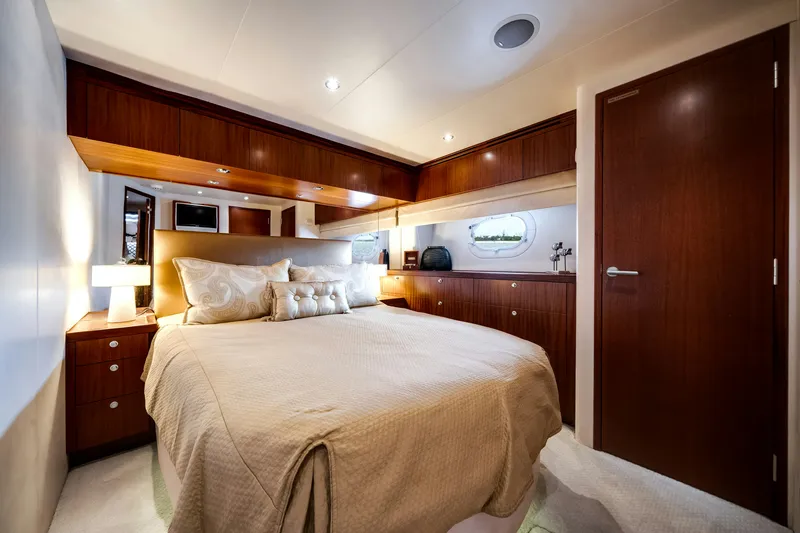 Slide: The Image of Hatteras Yachts Hatteras 80 2008 - 39