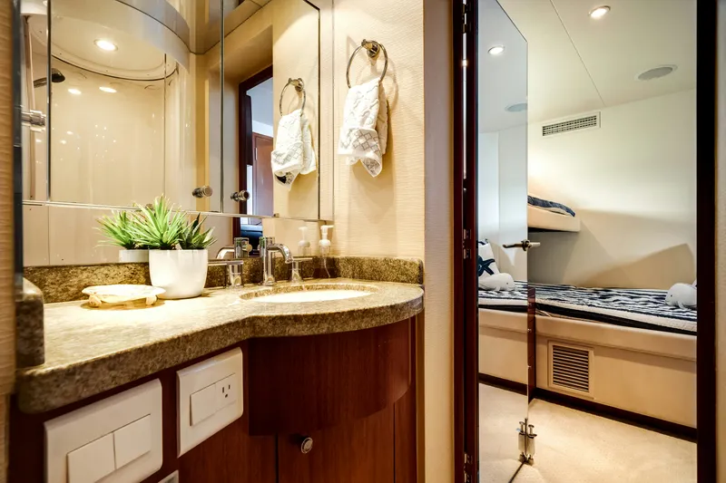 Slide: The Image of Hatteras Yachts Hatteras 80 2008 - 43