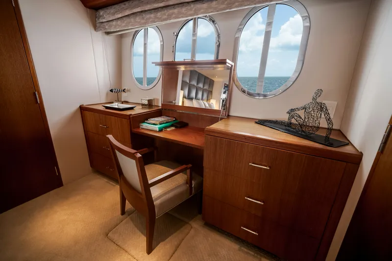 Slide: The Image of Hatteras Yachts Hatteras 80 2008 - 35