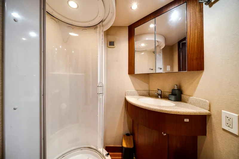 Slide: The Image of Hatteras Yachts Hatteras 80 2008 - 48