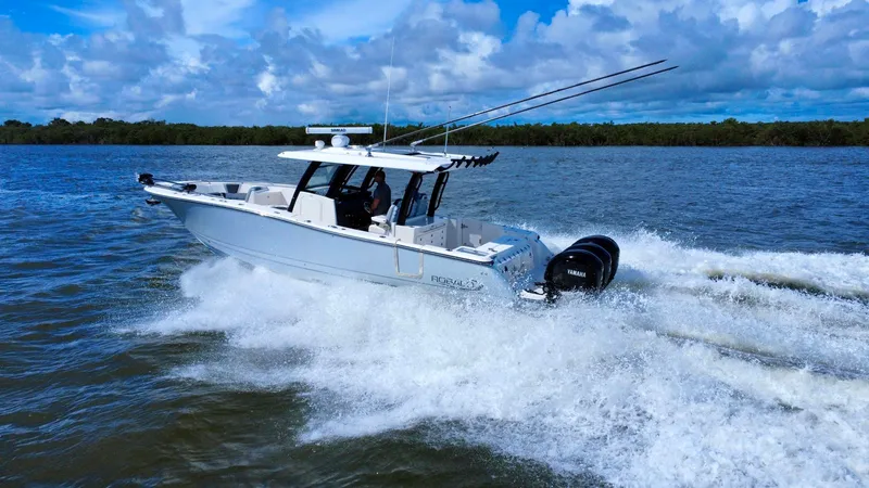 Slide: The Image of Robalo R360 2022 - 11