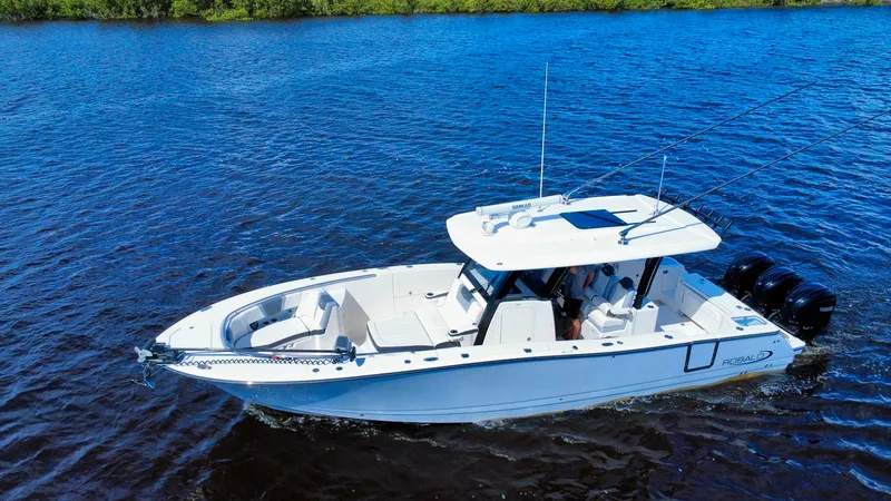 Slide: The Image of Robalo R360 2022 - 21