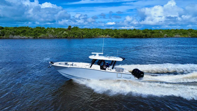 Slide: The Image of Robalo R360 2022 - 22