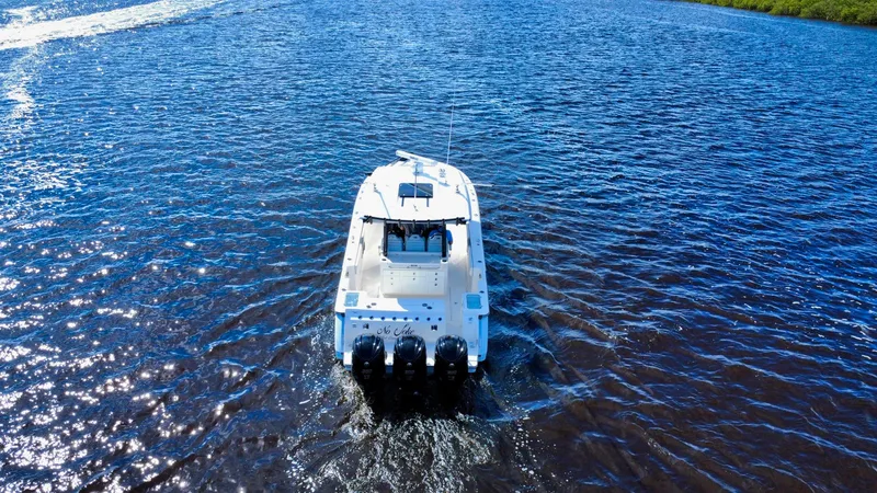 Slide: The Image of Robalo R360 2022 - 24