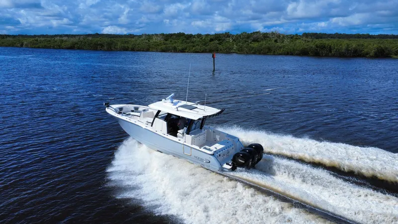 Slide: The Image of Robalo R360 2022 - 26