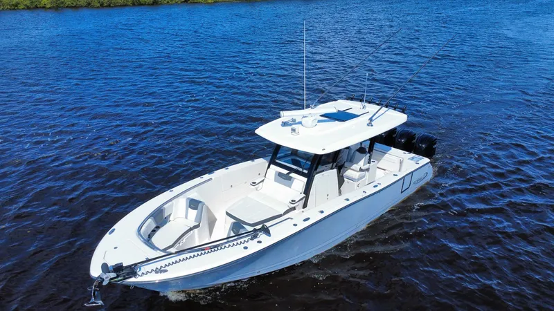 Slide: The Image of Robalo R360 2022 - 3