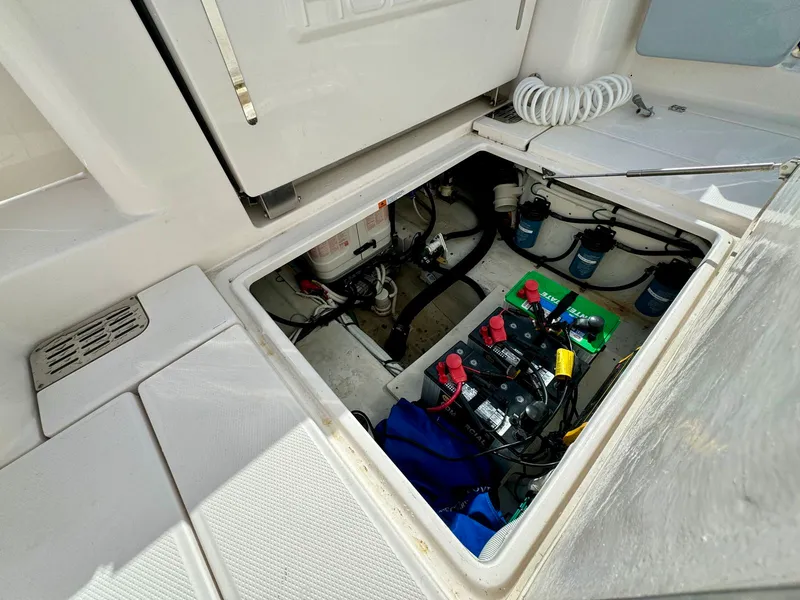 Slide: The Image of Robalo R360 2022 - 39