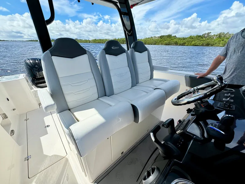 Slide: The Image of Robalo R360 2022 - 45