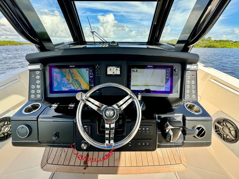 Slide: The Image of Robalo R360 2022 - 49