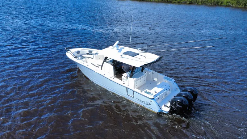 Slide: The Image of Robalo R360 2022 - 5