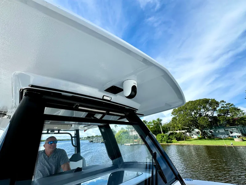 Slide: The Image of Robalo R360 2022 - 54