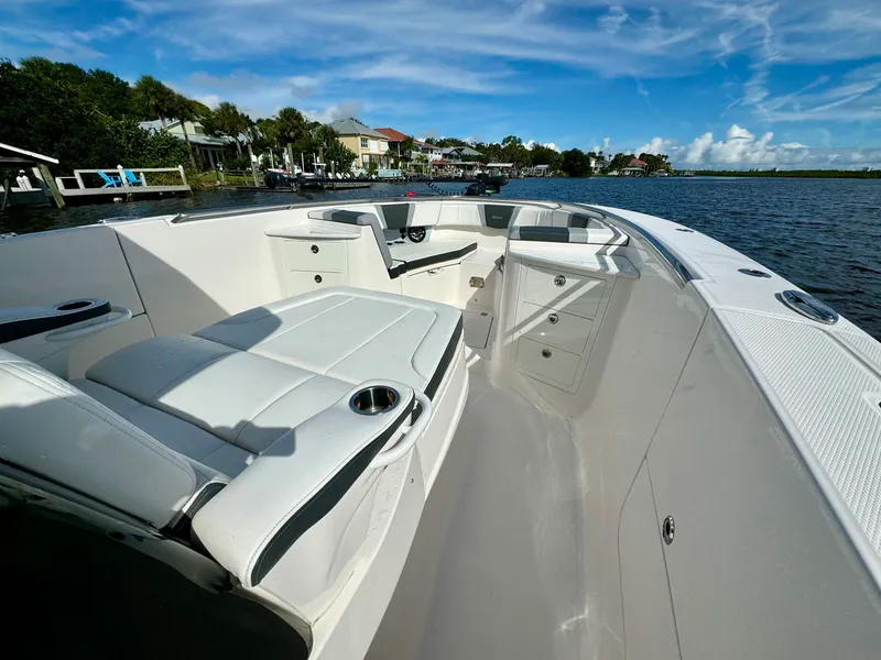 Slide: The Image of Robalo R360 2022 - 56