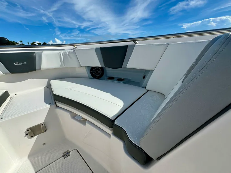 Slide: The Image of Robalo R360 2022 - 62