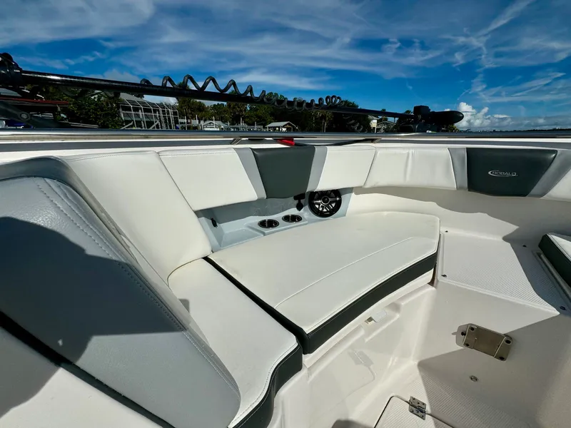 Slide: The Image of Robalo R360 2022 - 64