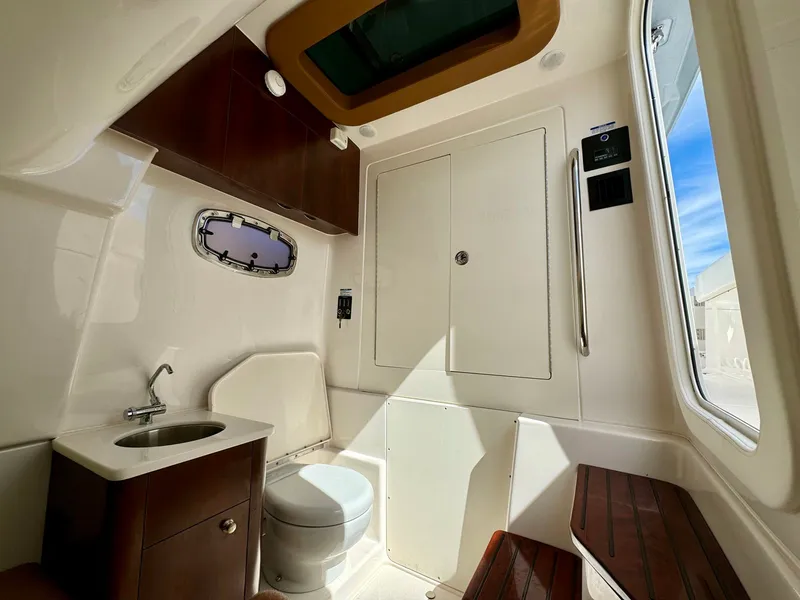 Slide: The Image of Robalo R360 2022 - 67