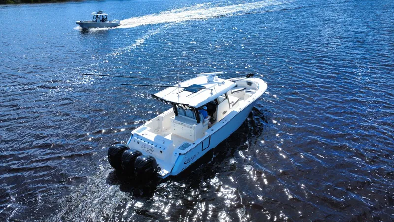 Slide: The Image of Robalo R360 2022 - 7