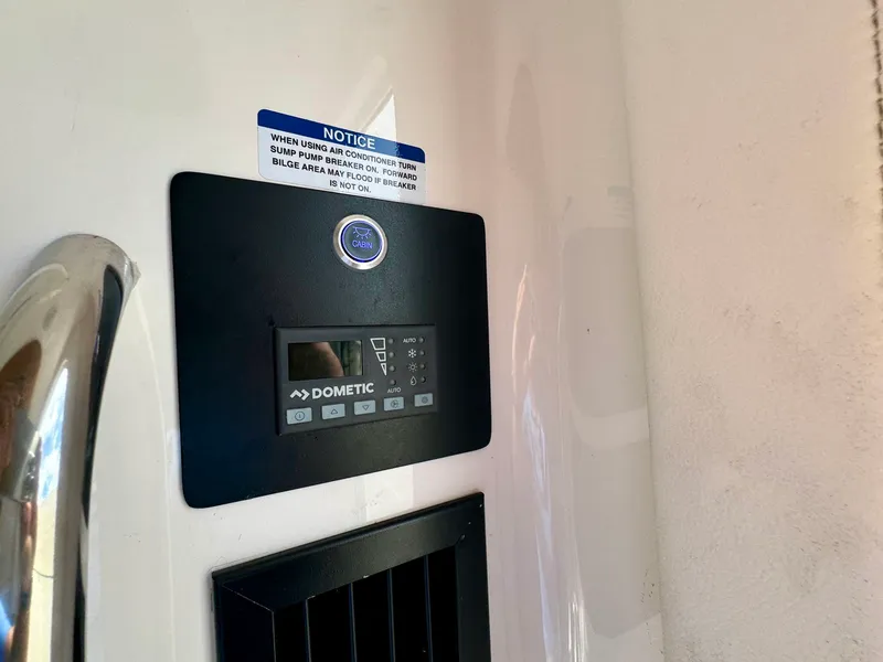 Slide: The Image of Robalo R360 2022 - 71