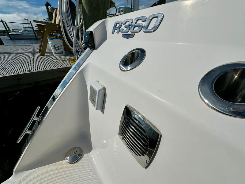 Slide: The Image of Robalo R360 2022 - 73