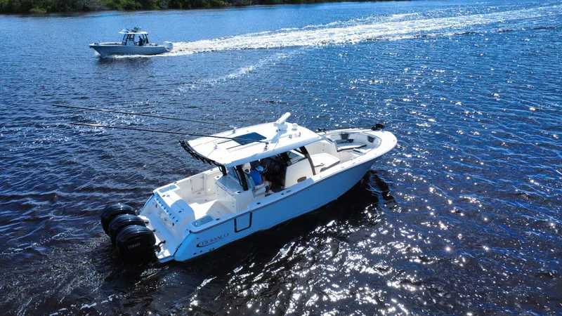 Slide: The Image of Robalo R360 2022 - 8