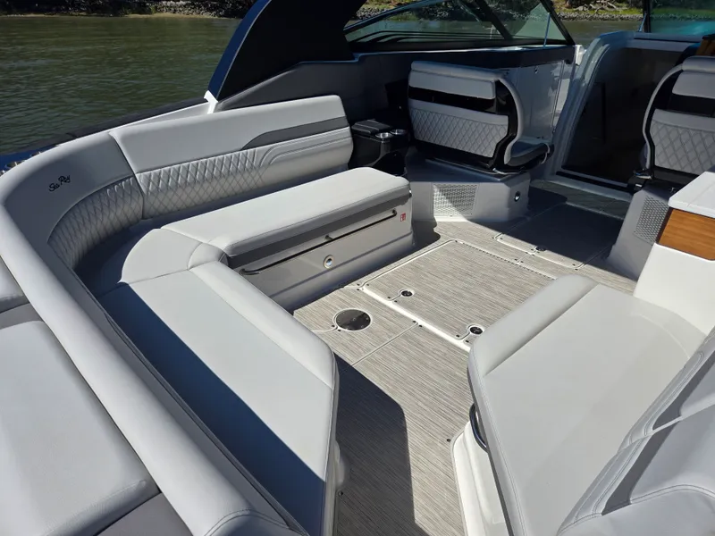Slide: The Image of Sea Ray SLX 360 Outboard 2027 - 7