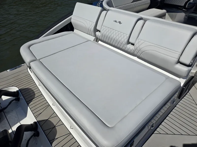 Slide: The Image of Sea Ray SLX 360 Outboard 2027 - 4