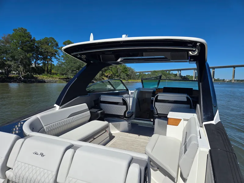 Slide: The Image of Sea Ray SLX 360 Outboard 2027 - 16