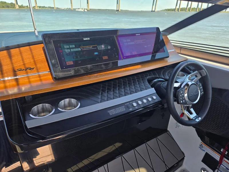 Slide: The Image of Sea Ray SLX 360 Outboard 2027 - 14