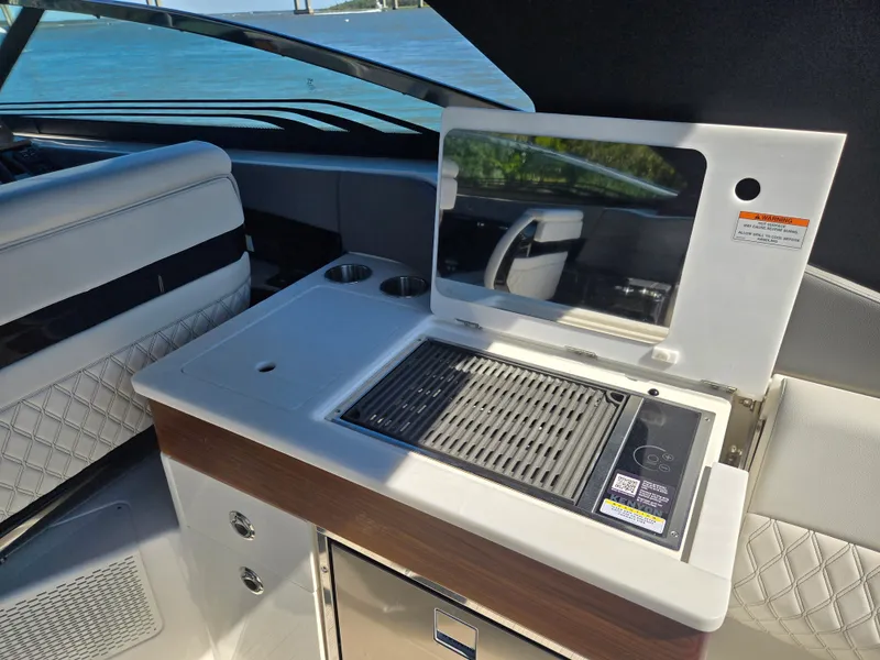Slide: The Image of Sea Ray SLX 360 Outboard 2027 - 10