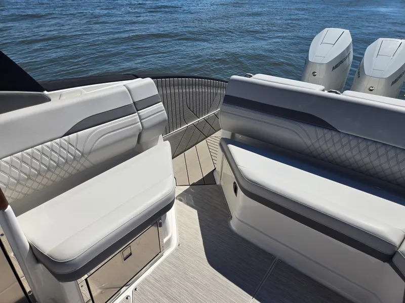 Slide: The Image of Sea Ray SLX 360 Outboard 2027 - 6
