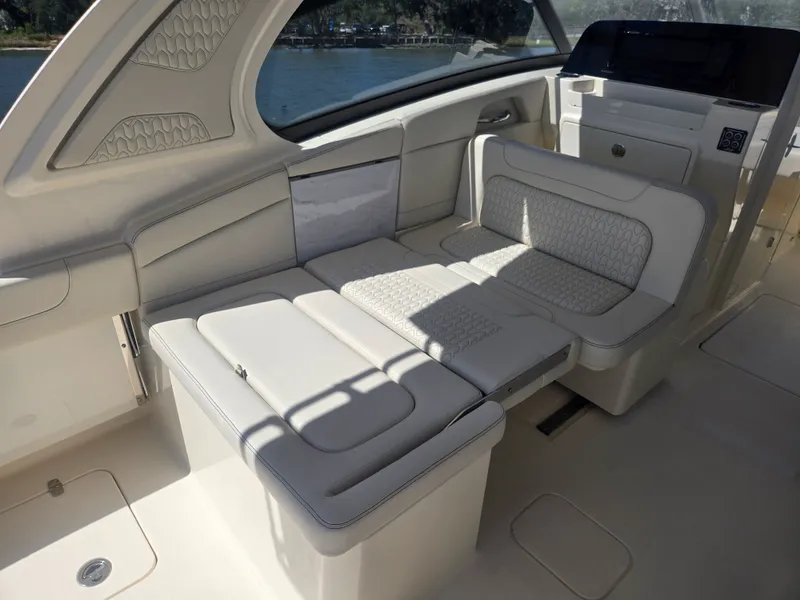Slide: The Image of Scout 288 Dorado 2027 - 9