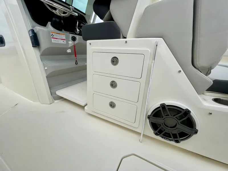 Slide: The Image of Boston Whaler 330 Outrage 2027 - 14