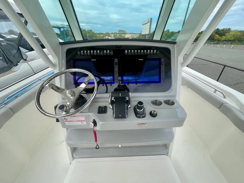 Slide: The Image of Boston Whaler 330 Outrage 2027 - 15