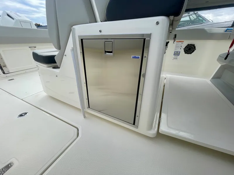 Slide: The Image of Boston Whaler 330 Outrage 2027 - 13
