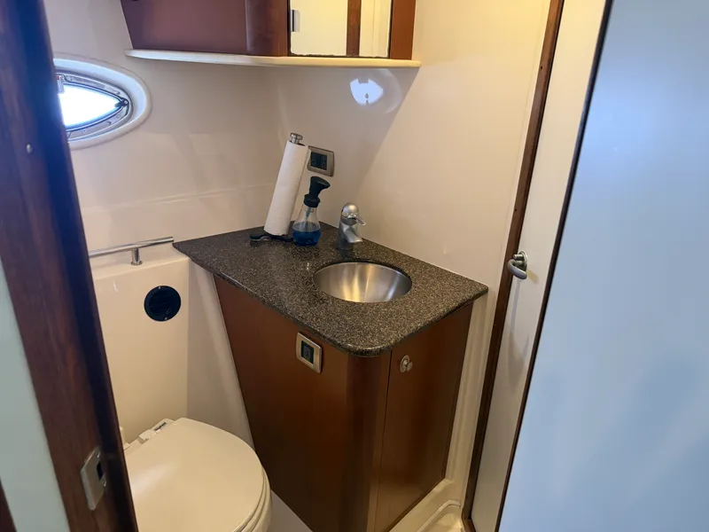 Slide: The Image of Sea Ray 38 Sundancer 2007 - 21