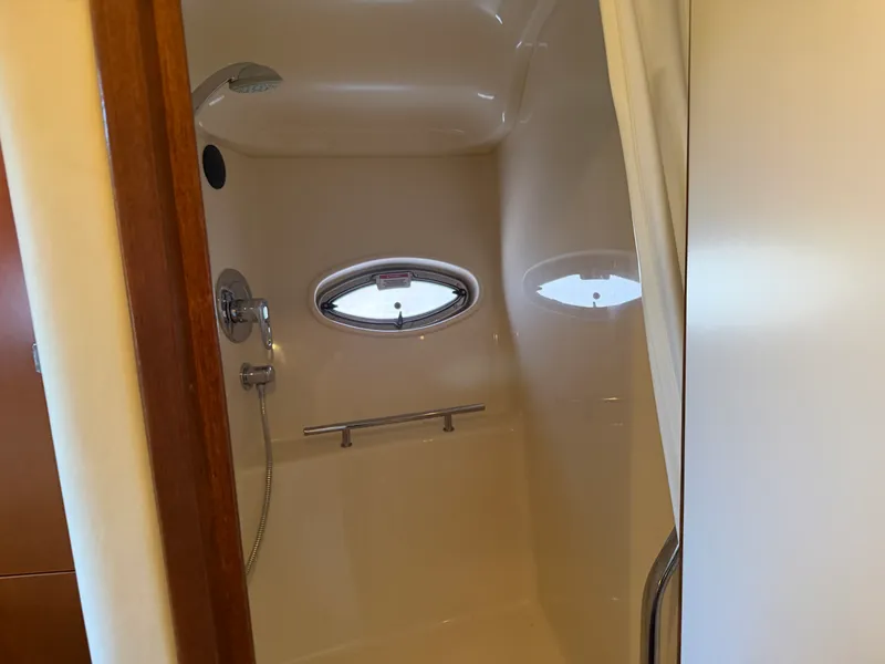 Slide: The Image of Sea Ray 38 Sundancer 2007 - 20