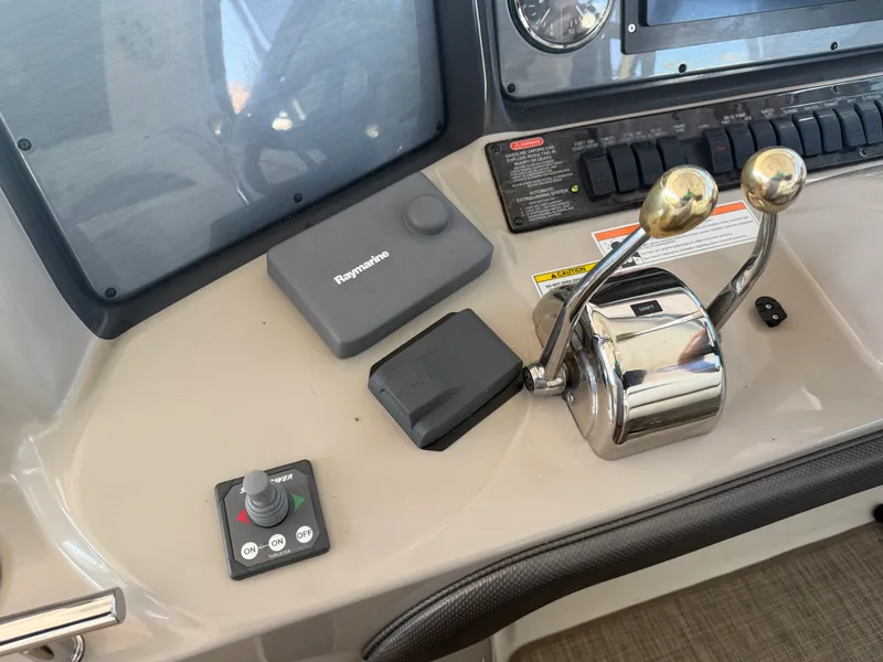 Slide: The Image of Sea Ray 38 Sundancer 2007 - 11