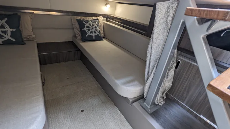Slide: The Image of Sea Ray 320 SUNDANCER OB 2021 - 20